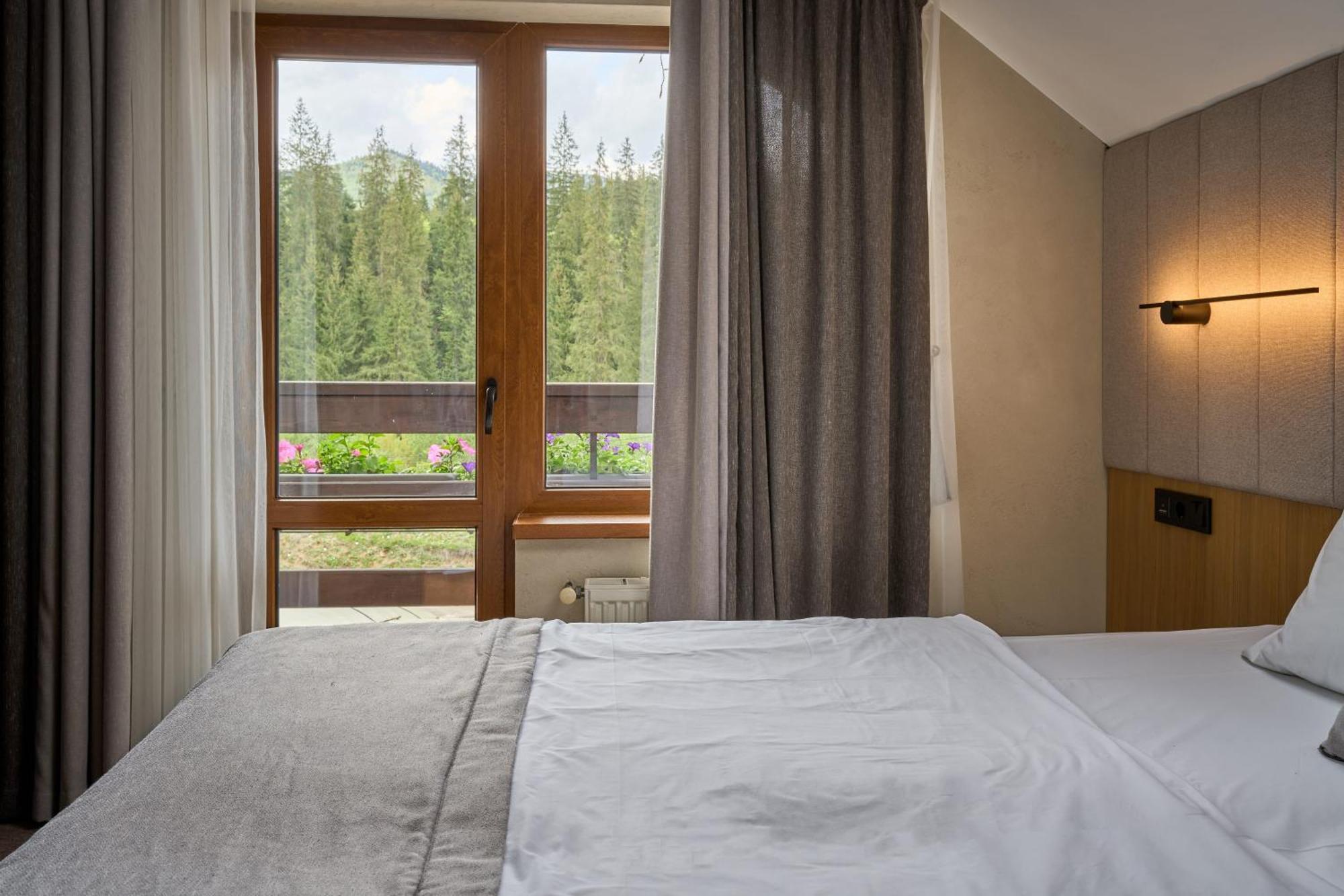 Hotel Vedmezhyi Dvir Буковел Екстериор снимка